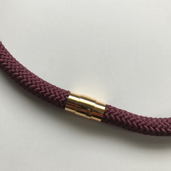 Burgundy rope necklace with brass piece and tassel - Picture 4 of 4